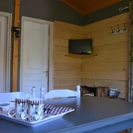 Camping La Mare Aux Fees Κάμπινγκ *